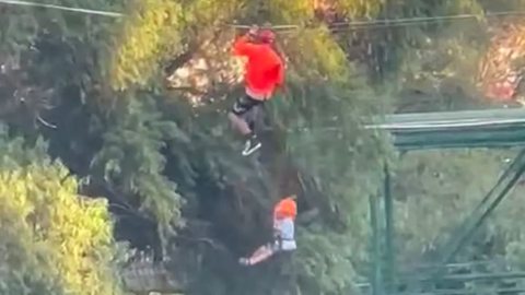 Vídeo desesperador flagra menino caindo de tirolesa de 12 metros; VEJA - Imagem: reprodução redes sociais