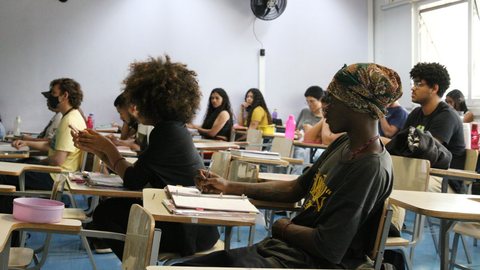 Novidade reduz a média de candidatos por vaga e atrai milhares de estudantes - Imagem: Reprodução / Rovena Rosa / Agência Brasil