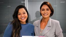 Aliada próxima de Michelle Bolsonaro, Priscila Costa tornou-se protagonista involuntária da disputa interna no PL sobre as eleições de 2026. - Imagem: Reprodução