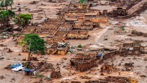 Rompimento da barragem de Fundão deixou mais de 700 mil brasileiros afetados - Imagem: Reprodução / Agência Brasil / Antônio Cruz