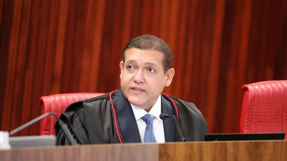 Ministro Nunes Marques é escolhido como relator para anular a suspensão do X - Imagem: Divulgação / TSE / Secom / Alejandro Zambrana