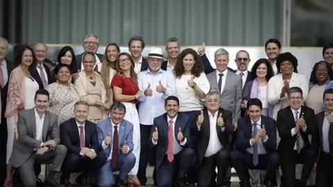 "Momento excepcional", diz Lula em reunião com ministros - Imagem: Reprodução / O Globo / Cristiano Mariz