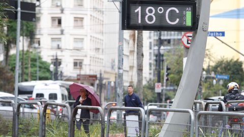 Termômetro no centro da cidade marca baixa temperatura - Imagem: Reprodução / Agência Brasil / Paulo Pinto