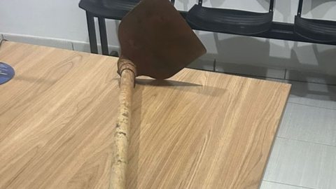 Moradores lincham homem após tentativa de homicídio com enxada na Paraíba - Imagem: Reprodução / DPC / Princesa Isabel