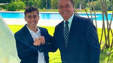 O deputado Nikolas Ferreira, que fez caminhada de Minas a Brasília em apoio a Bolsonaro, foi autorizado a visitá-lo na prisão. - Imagem: Reprodução/Redes Sociais.