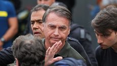 Defesa de Bolsonaro solicitou revogação das medidas, mas Moraes considerou os argumentos da PGR sobre o risco de fuga - Imagem: Reprodução/Agência Brasil