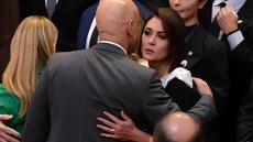 Alexandre de Moraes e Michelle Bolsonaro se cumprimentaram durante a cerimônia de posse de Nunes Marques na presidência do TSE. - Imagem: KEBEC NOGUEIRA / METRÓPOLES @kebecfotografo