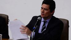 Integrante do PCC denuncia envolvimento de policiais em plano de assassinato contra autoridades, incluindo Sergio Moro e Lincoln Gakyia - Imagem: Reprodução | Eraldo Peres/AP