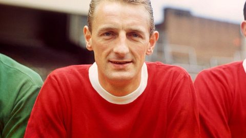 Morre George Eastham, lenda do futebol inglês, aos 88 anos - Imagem: Reprodução / X / @Independent