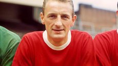 Morre George Eastham, lenda do futebol inglês, aos 88 anos - Imagem: Reprodução / X / @Independent