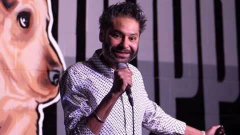 Morre Kabir Singh, humorista de Uma Família da Pesada, aos 39 anos - Imagem: Reprodução / Instagram / @kabeezycomic
