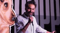 Morre Kabir Singh, humorista de Uma Família da Pesada, aos 39 anos - Imagem: Reprodução / Instagram / @kabeezycomic