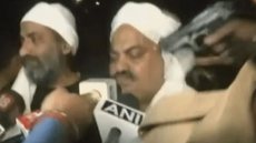 Ex-político e seu irmão são mortos ao vivo na TV da Índia com tiros na cabeça - Imagem: reprodução redes sociais