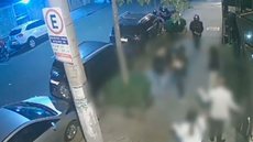 Motociclistas armados agridem e roubam pedestres em Pinheiros, Zona Oeste de SP - Imagem: reprodução g1