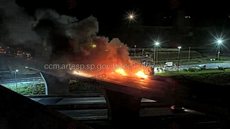 Motoqueiro morre após colidir com caminhão em Carapicuíba - Imagem: Reprodução / Artesp