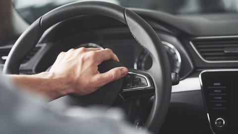 Vítima relatou que o crime no veículo - Imagem: Reprodução / Freepik