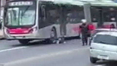 Motorista de ônibus teve atitude inesperada durante discussão no trânsito de São Paulo - Foto: Reprodução