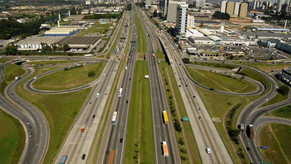 Motorista dirige a mais de 200 km/h na Castello Branco - Imagem: Divulgação/ CCR
