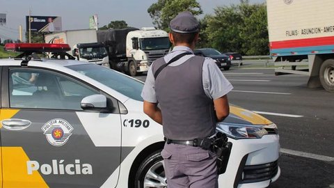 Homem é preso com carga de maconha após tentativa de fuga em rodovia paulista. - Imagem: Divulgação/Governo de SP.