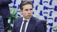 Mensagens encontradas pela PF indicam que Hugo Motta teria solicitado a liberação de um empréstimo ao Banco Master - Imagem: Reprodução
