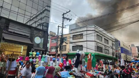 MPSP abre inquérito para determinar causa do incêndio em shopping no Brás - Imagem: Reprodução / Agência O Globo / Hyndara Freitas