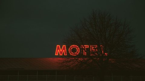 Mulher atira em namorado no motel após ler mensagem em seu celular - Imagem: reprodução Pixaby