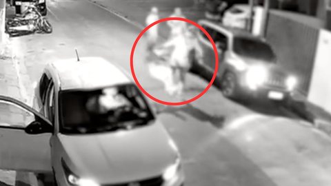 VÍDEO - mulher é espancada no meio da rua em SP - Imagem: reprodução R7