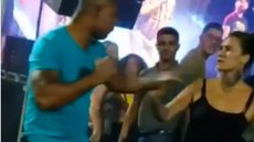 VÍDEO: mulher desmaia após levar golpe no rosto durante show - Imagem: reprodução Instagram