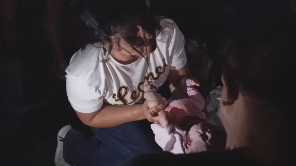 Mãe dá à luz em meio ao terremoto na Venezuela e bebê nasce saudável