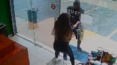 Vídeo: mulher confronta ladrão e recupera celular de volta no litoral paulista - Imagem: reprodução