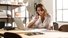 Tendência mostra avanço na liderança feminina em lares brasileiros - Imagem: Reprodução / Freepik
