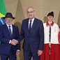 A busca por novos parceiros econômicos é impulsionada pelas tensões comerciais entre potências, criando oportunidades para o Brasil - Imagem: Reprodução/Keystone Pool
