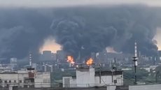 Conflito entre Rússia e Ucrânia se intensifica com ataques aéreos frequentes, afetando a rotina nas capitais - Imagem: Reprodução