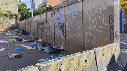 Muro construído pela Prefeitura de São Paulo na Cracolândia, área conhecida pelo alto índice de uso de drogas. - Imagem: Reprodução | X (twitter) - @CNNBrasil