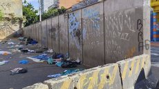 Muro construído pela Prefeitura de São Paulo na Cracolândia, área conhecida pelo alto índice de uso de drogas. - Imagem: Reprodução | X (twitter) - @CNNBrasil