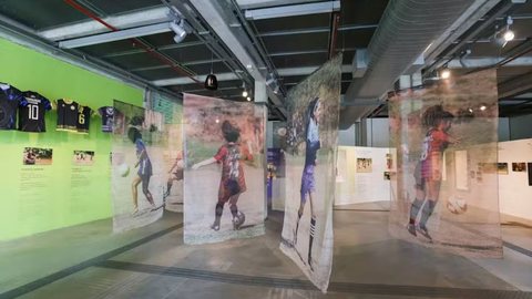 A exposição traz fotografias e vídeos que refletem a cultura e a luta por demarcação de terras - Imagem: Divulgação / Museu do Futebol