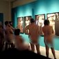 A exposição mostrava fotografias de estátuas gregas nuas - Imagem: Reprodução/Vídeo G1 "Museu recebe visitantes pelados em Barcelona"