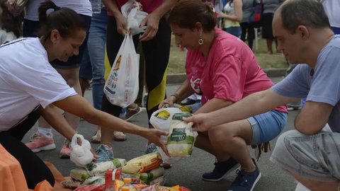 A parceria entre Ação da Cidadania, MDS e Conab visa garantir alimentos para famílias em insegurança alimentar - Imagem: Reprodução / Tomaz Silva / Agência Brasil