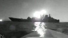 VÍDEO - navio petroleiro é atingido por ataque de drones - Imagem: reprodução redes sociais
