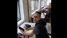Homem que lia livro de Hitler é detido após fazer ofensas racistas e homofóbicas na Biblioteca Mario de Andrade em SP - Imagem: Reprodução | Redes Sociais
