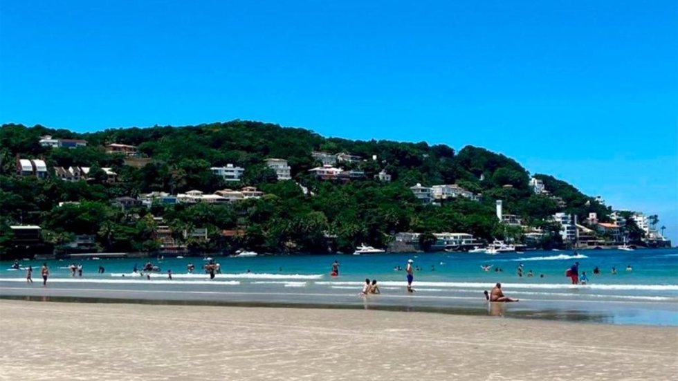 Praia da Enseada, Guarujá - SP - Imagem: Reprodução / Booking