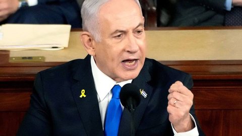 Decisão de Israel de adiar a libertação de prisioneiros palestinos pode comprometer a trégua com o Hamas - Imagem: Reprodução / X / @MonicaLaredo2