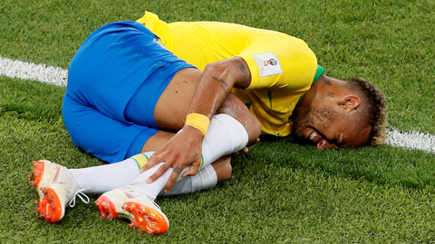 Lesão na panturrilha de Neymar reacendeu comparações com o caso de Romário antes da Copa do Mundo de 1998 - Imagem: Reprodução