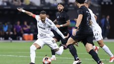Com o resultado, Corinthians permanece na liderança da classificação geral - Imagem: Reprodução / AGIF / Marcello Zambrana