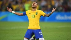 Ausência de Neymar em álbum da Copa chama atenção e levanta debate entre torcedores. - Imagem: Reprodução