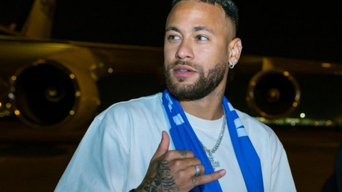 O atacante Neymar foi recepcionado com uma grande festa em um estádio da Arábia Saudita. - Imagem: reprodução I Instagram @neymarjr