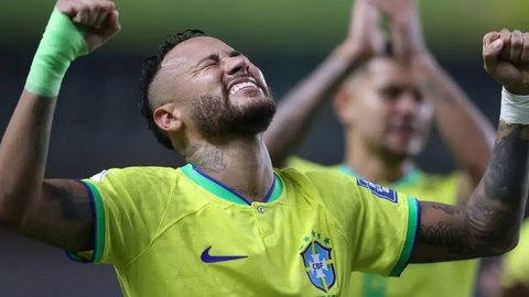 Atacante segue tratamento na panturrilha e tem previsão de retorno para o jogo contra o Haiti - Imagem: Reprodução/Vitor Silva / CBF