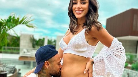 Bruna Biancardi e Neymar Jr durante o anuncio da gravidez - Imagem: reprodução/Instagram