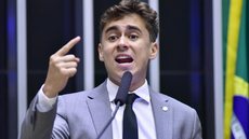 Nikolas Ferreira criticou o fim da escala 6×1 e afirmou que eventual crise de empregos será responsabilidade da esquerda. - Imagem: Zeca Ribeiro / Câmara dos Deputados