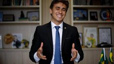 Nikolas Ferreira durante visita ao Batalhão GER, em Contagem, onde anunciou recursos para aquisição de armamentos destinados à Polícia Militar de Minas Gerais - Imagem: Reprodução